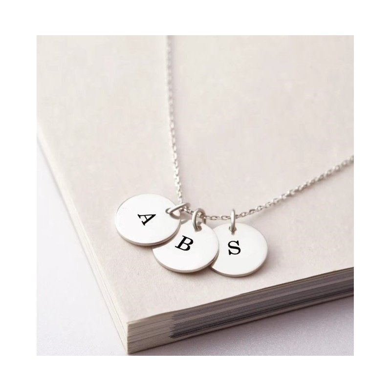 COLLAR CON MEDALLITAS PERSONALIZADAS