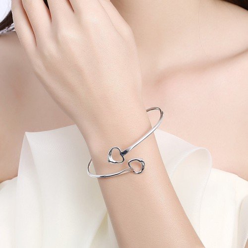 PULSERA ABIERTA CORAZONES PLATA