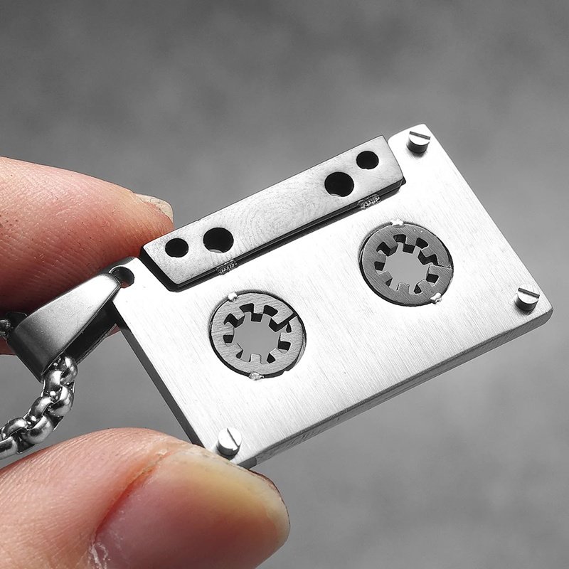 COLGANTE CASSETTE PERSONALIZADO ACERO