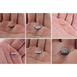 mini etiquetas acero con logo tallado personalizado