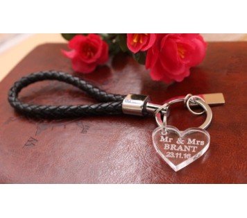 LLAVERO CUERO PERSONALIZADO CON CORAZÓN METACRILATO