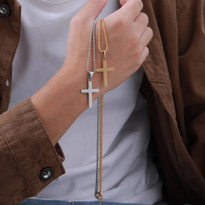 COLGANTE CRUZ LISA ACERO Y ORO CON CORDÓN INCLUIDO