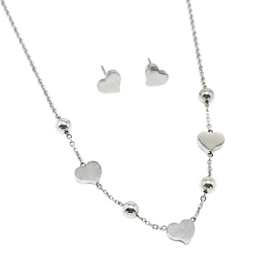 CONJUNTO COLLAR GARGANTILLA Y PENDIENTES CORAZÓN