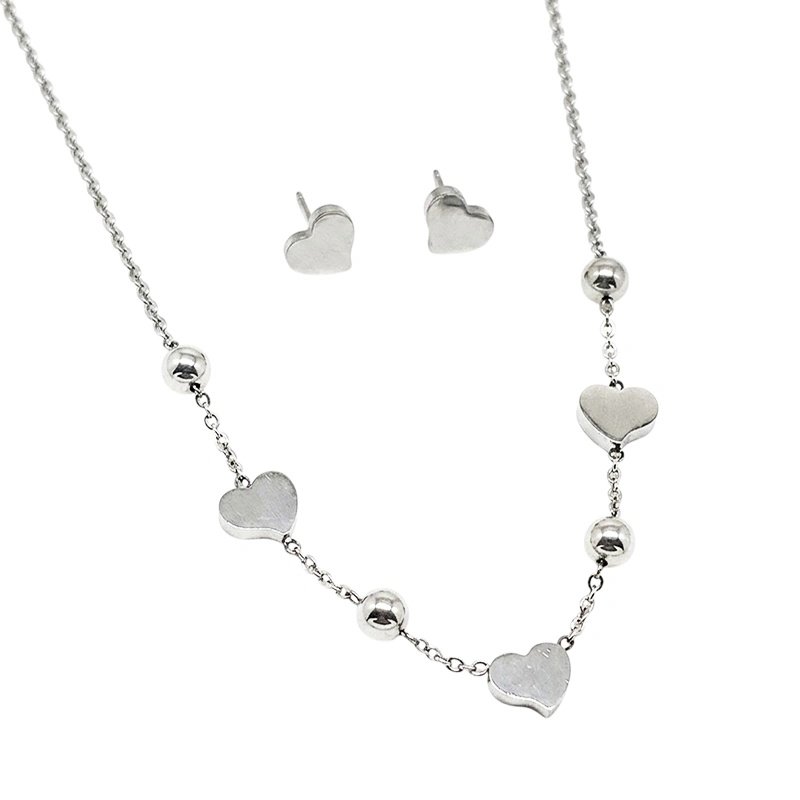 CONJUNTO COLLAR GARGANTILLA Y PENDIENTES CORAZÓN