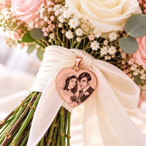 medalla oro rosado con foto para ramo de novia