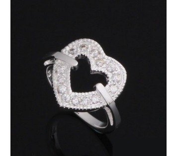 ANILLO DE DISEÑO CORAZÓN DE CIRCONITAS Y PLATA DE LEY 925