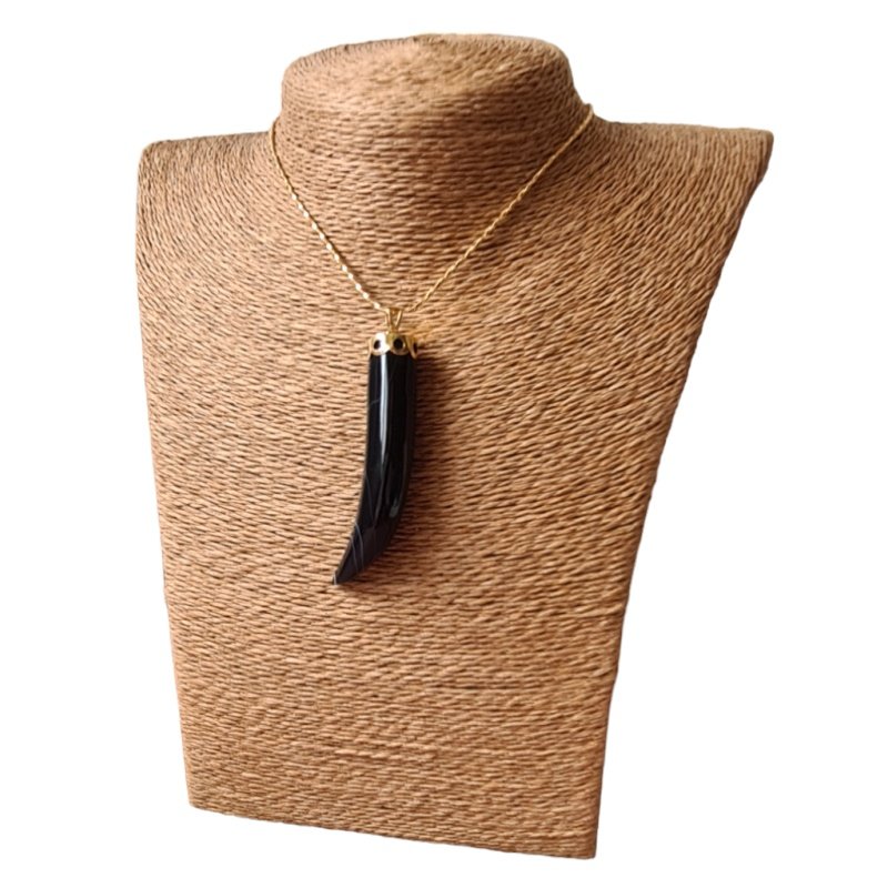 COLGANTE CUERNO ORO DE 1ª LEY 18 KILATES Y ONIX