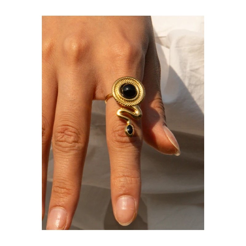 ANILLO EGIPCIO PIEDRA NEGRA WATERPROOF AJUSTABLE DORADO